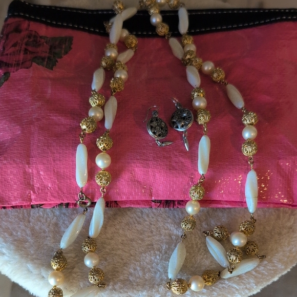 unknown Jewelry - Chic Gold and White Beaded Necklace Set